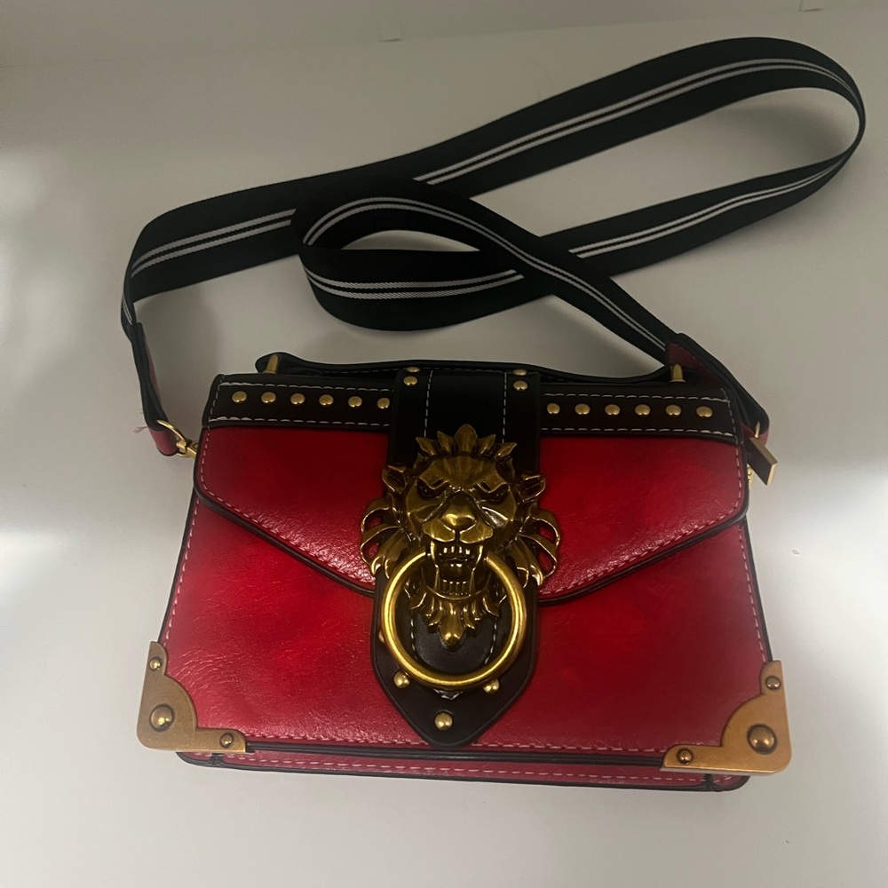 Bag with Lion Head